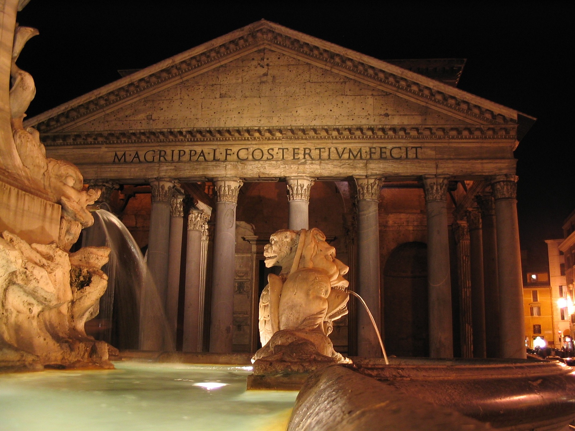 pantheon_maison_romana_1